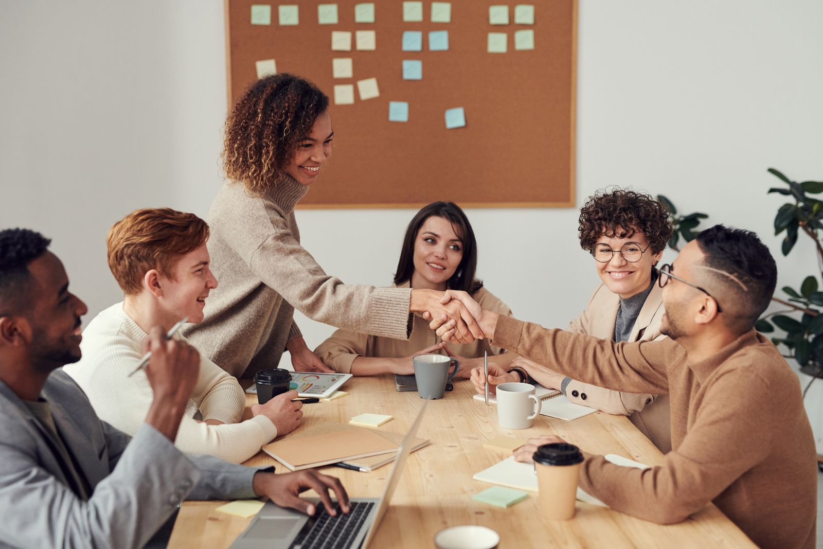 Agence de communication et marketing BMO Conseil : réunion d’équipe avec un client